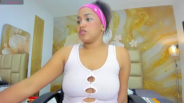 NahomiWalker  online show from 12-15-25, 08:02