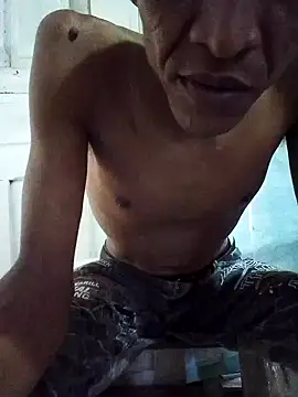 Snapshot of Estebanbigcock23 chatting on 11-27-25, 06:43 Estebanbigcock23 online show from 11-27-25, 06:43