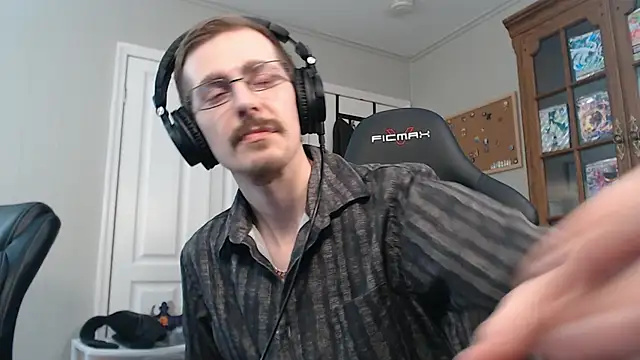 Snapshot of CasuallyCorrupt chatting on 11-06-25, 07:09 CasuallyCorrupt online show from 11-06-25, 07:09