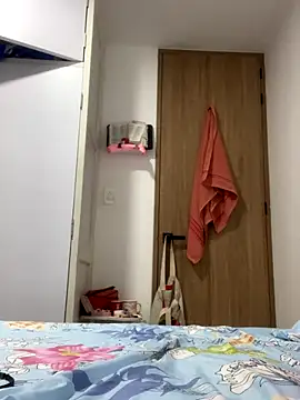 Snapshot of violeta365 chatting on 10-20-25, 12:00 violeta365 online show from 10-20-25, 12:00