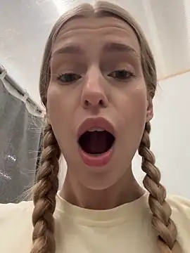 kira mia online show from 11-29-25, 04:10