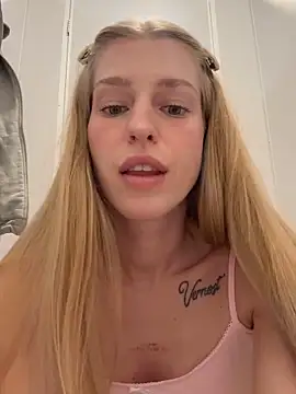kira mia online show from 06-16-26, 04:20