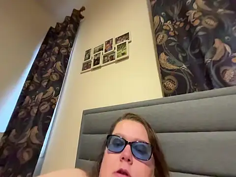 Snapshot of Scarletcum22 chatting on 02-01-26, 08:24 Scarletcum22 online show from 02-01-26, 08:24