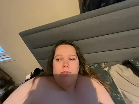 Snapshot of Scarletcum22 chatting on 02-15-26, 08:13 Scarletcum22 online show from 02-15-26, 08:13