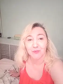 Snapshot of LadyKriss chatting on 02-21-26, 08:43 LadyKriss online show from 02-21-26, 08:43