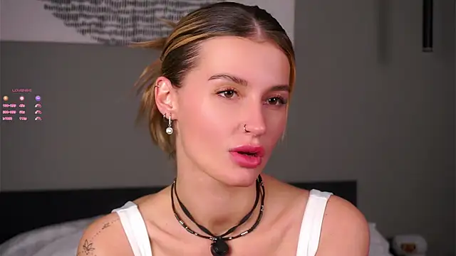 Snapshot of buvei chatting on 11-17-25, 01:06 buvei online show from 11-17-25, 01:06