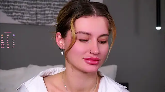 Snapshot of buvei chatting on 12-15-25, 01:04 buvei online show from 12-15-25, 01:04