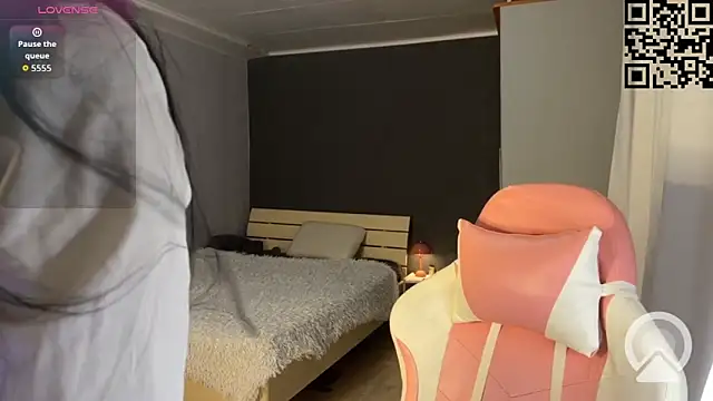 Snapshot of ella_simons chatting on 02-05-26, 11:09 ella simons online show from 02-05-26, 11:09