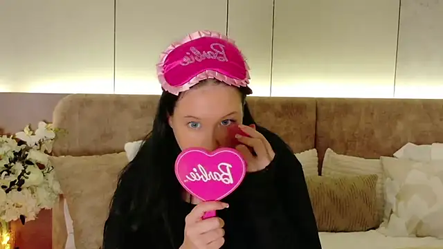 Felicia Herceg online show from 12-22-25, 09:23