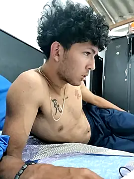 Snapshot of LyliaWood chatting on 10-25-25, 07:41 LyliaWood online show from 10-25-25, 07:41