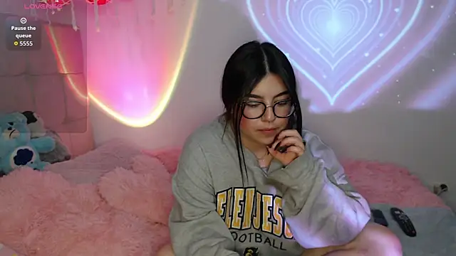 Snapshot of Ayleen_Honey chatting on 10-23-25, 09:35 Ayleen Honey online show from 10-23-25, 09:35