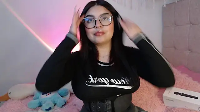 Snapshot of Ayleen_Honey chatting on 11-13-25, 02:43 Ayleen Honey online show from 11-13-25, 02:43