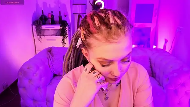 Snapshot of Kiki_shay chatting on 11-19-25, 01:33 Kiki shay online show from 11-19-25, 01:33