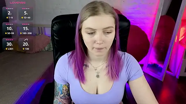 Snapshot of Kiki_shay chatting on 02-16-26, 01:29 Kiki shay online show from 02-16-26, 01:29