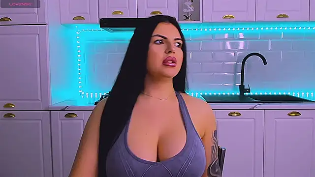 Snapshot of RheaLynn chatting on 03-16-26, 09:30 RheaLynn online show from 03-16-26, 09:30