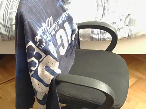 Snapshot of moneyman_11 chatting on 10-24-25, 12:45 moneyman 11 online show from 10-24-25, 12:45