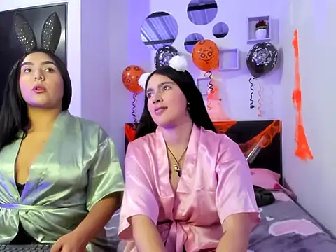 Twodirtyteens18 online show from 10-25-25, 12:18