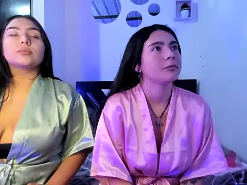 Twodirtyteens18 online show from 11-02-25, 09:06