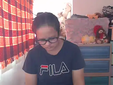 Snapshot of Kinkybela2025 chatting on 02-17-26, 12:18 Kinkybela2025 online show from 02-17-26, 12:18