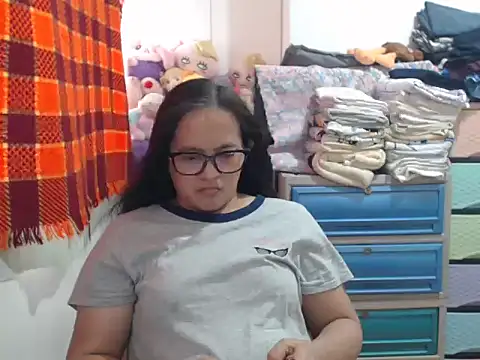 Snapshot of Kinkybela2025 chatting on 02-24-26, 04:43 Kinkybela2025 online show from 02-24-26, 04:43