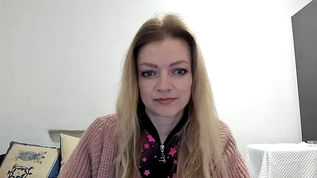 Snapshot of Salionne chatting on 03-15-26, 03:18 Salionne online show from 03-15-26, 03:18