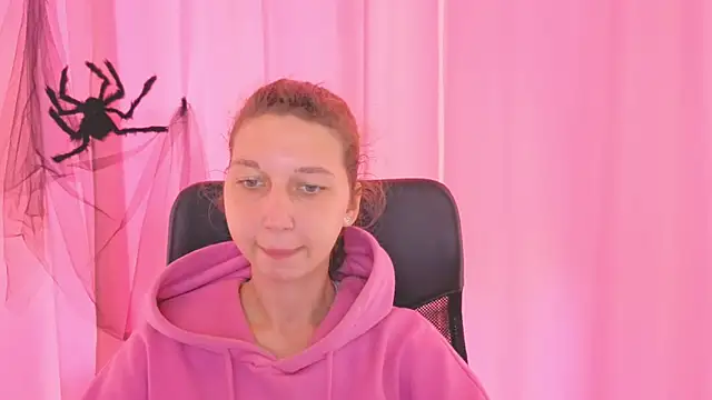 CuteEllii online show from 10-31-25, 11:11