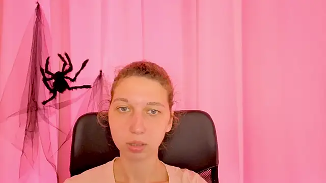 CuteEllii online show from 11-17-25, 11:05