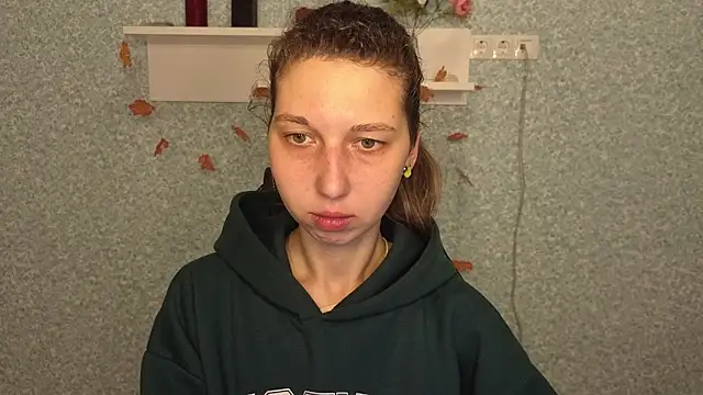 CuteEllii online show from 11-27-25, 05:09