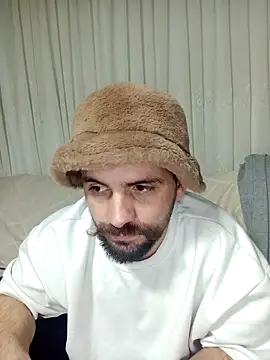 Snapshot of lazzzz09 chatting on 12-16-25, 08:36 lazzzz09 online show from 12-16-25, 08:36