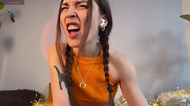 Lin Cherie online show from 11-16-25, 07:25