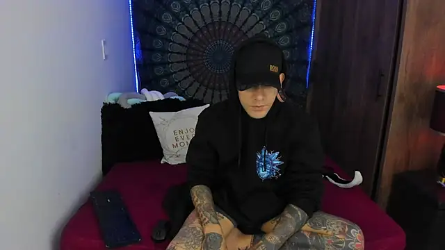 Snapshot of cleoo_jhonny chatting on 11-06-25, 04:24 cleoo jhonny online show from 11-06-25, 04:24