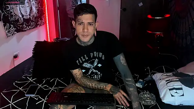 Snapshot of cleoo_jhonny chatting on 11-20-25, 06:57 cleoo jhonny online show from 11-20-25, 06:57