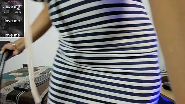 Snapshot of AdelaFranco chatting on 10-27-25, 05:11 AdelaFranco online show from 10-27-25, 05:11