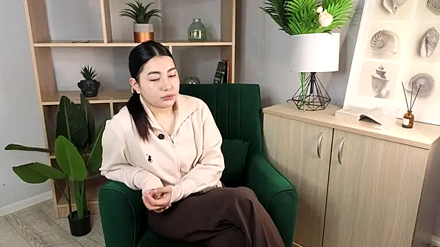 LorieGiang online show from 10-22-25, 10:37
