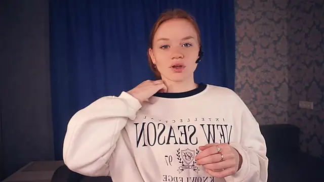 KarlynGow online show from 11-21-25, 06:34