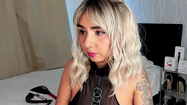 Emilyvalk  online show from 12-14-25, 08:46