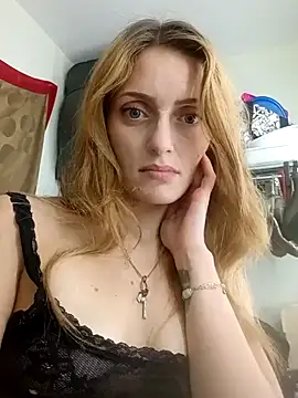Snapshot of Tessietee chatting on 04-19-26, 07:05 Tessietee online show from 04-19-26, 07:05