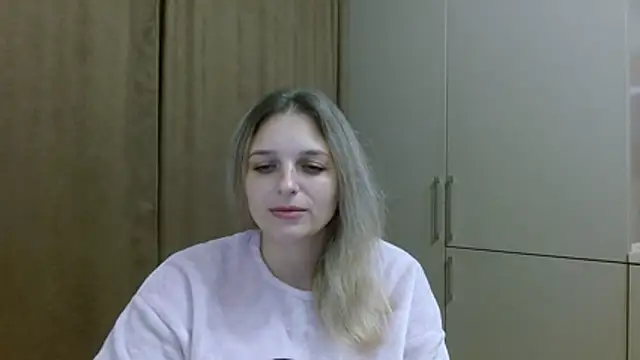 ElisSky301 online show from 10-28-25, 10:12