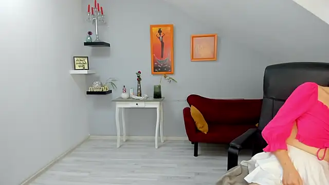 IzzyMonro online show from 12-14-25, 08:41