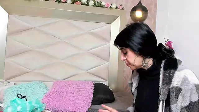 HaryBlair online show from 12-15-25, 01:04