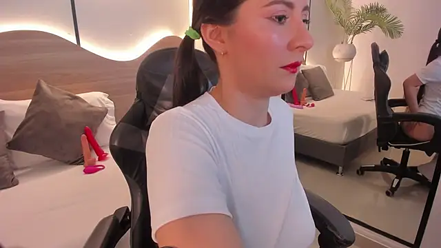 mia collins96 online show from 10-26-25, 03:12