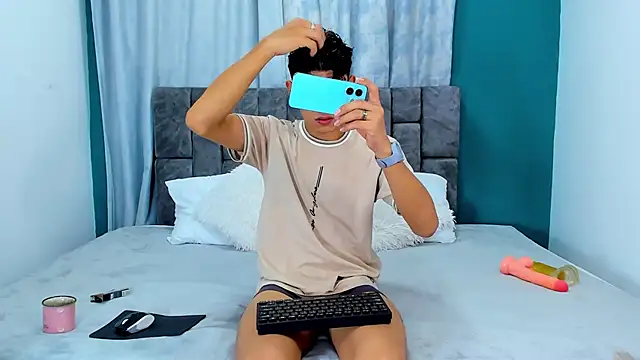 Nicolas Torres  online show from 11-27-25, 04:14