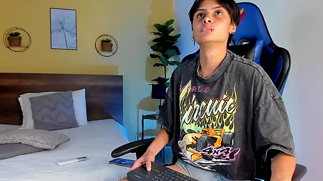 MartinnaGrecco online show from 11-10-25, 08:41