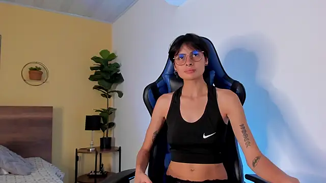 MartinnaGrecco online show from 11-17-25, 08:58