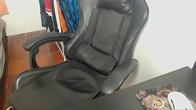 Snapshot of Alejandro_Cutee chatting on 12-16-25, 04:50 Alejandro Cutee online show from 12-16-25, 04:50