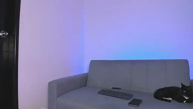 Snapshot of miah_storm chatting on 01-12-26, 02:17 miah storm online show from 01-12-26, 02:17