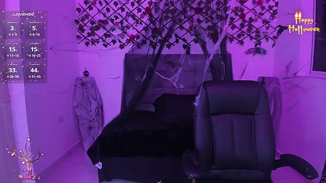 Karly Closson online show from 10-31-25, 04:24