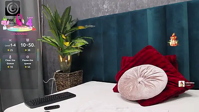 Roxie Anne online show from 01-14-26, 06:19