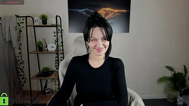 Sara Devills online show from 12-15-25, 01:15