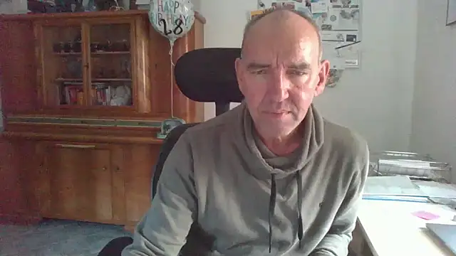 Snapshot of Lutzi1970 chatting on 11-11-25, 02:28 Lutzi1970 online show from 11-11-25, 02:28